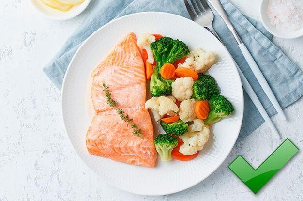 Gastrit ile haşlanmış sebzelerle yağsız balık yiyebilirsiniz. 